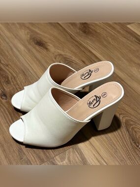 Trary Off White cream Open-Toe Block Heel Mules